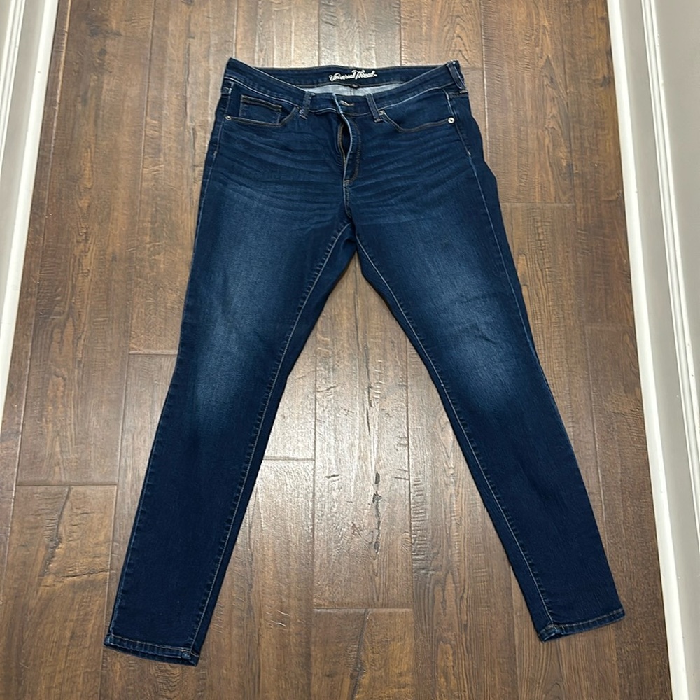 Universal Thread dark wash skinny jeans